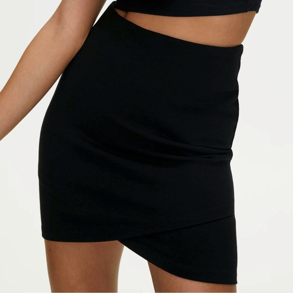 Aritzia Talula Tulip Hem Mini Skirt